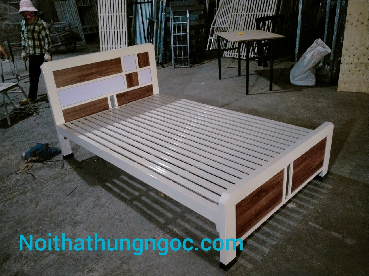 Ảnh thực tế Giường Đơn Sắt Phối Gỗ 1m2 HN415