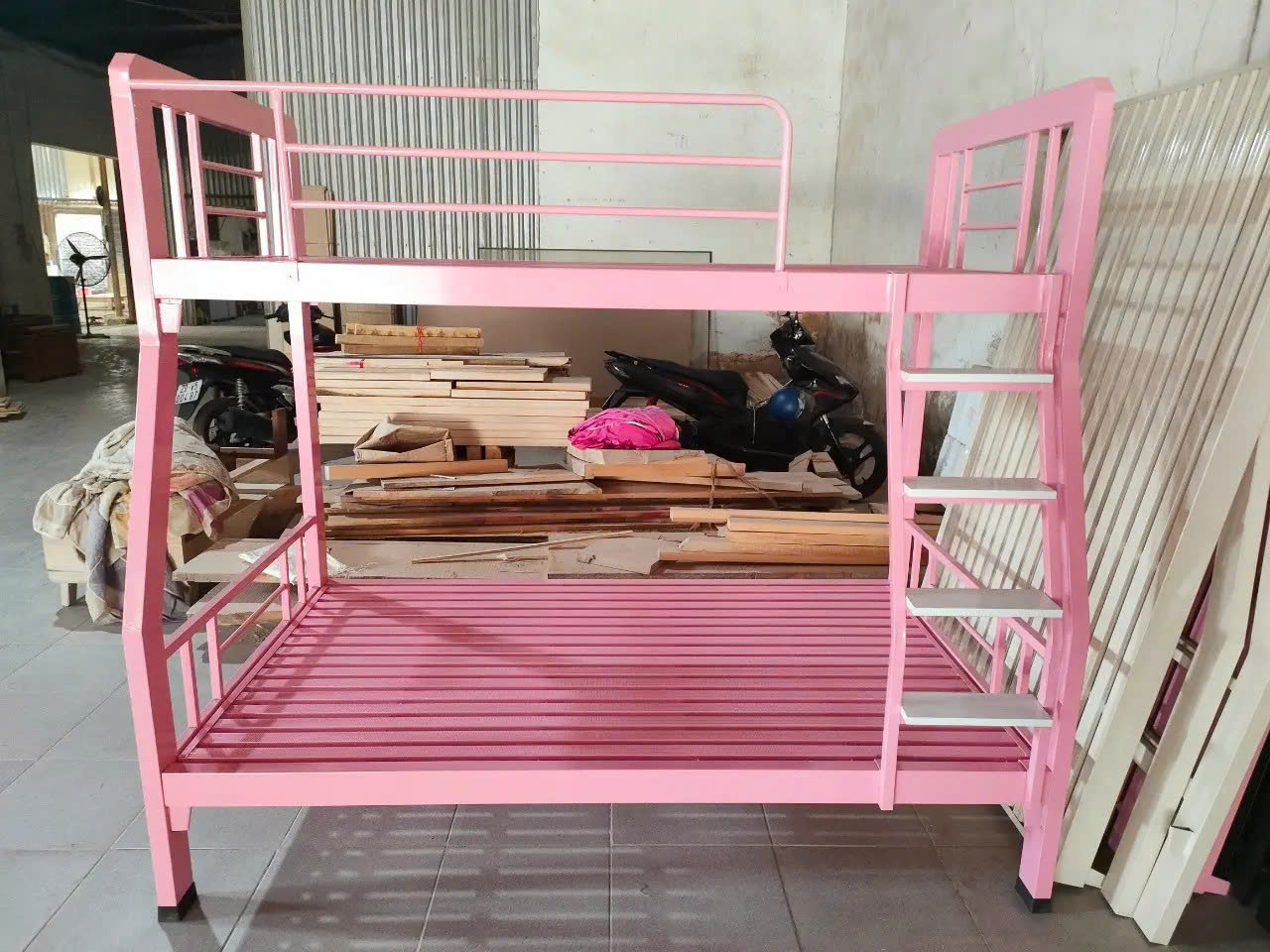 Giường Sắt Lệch Tầng 1m2 Hộp To Cao Cấp HN409 thumbnail 3