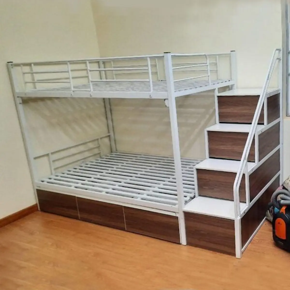 Giường sắt 2 tầng cầu thang hộp HN412