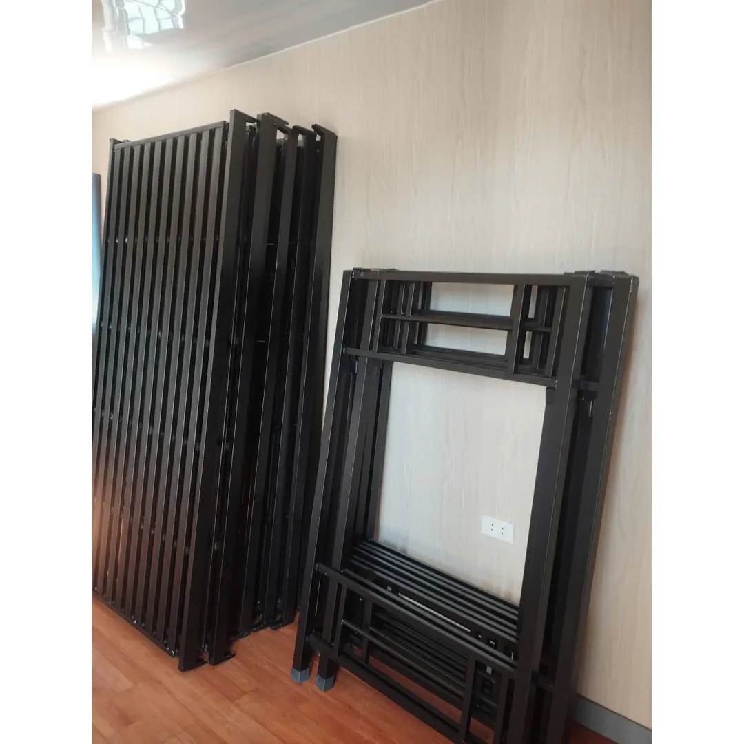 Giường tầng sắt chuẩn bị lắp đặt cho khu nhà ở công nhân