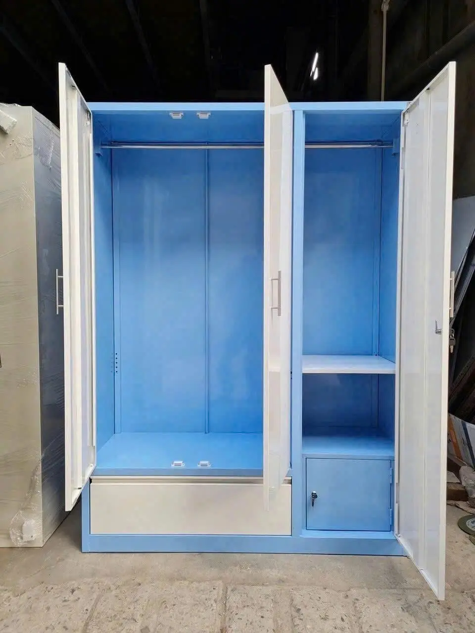 Tủ Sắt Quần Áo 3 Cánh Trắng Xanh - HN906 thumbnail 2